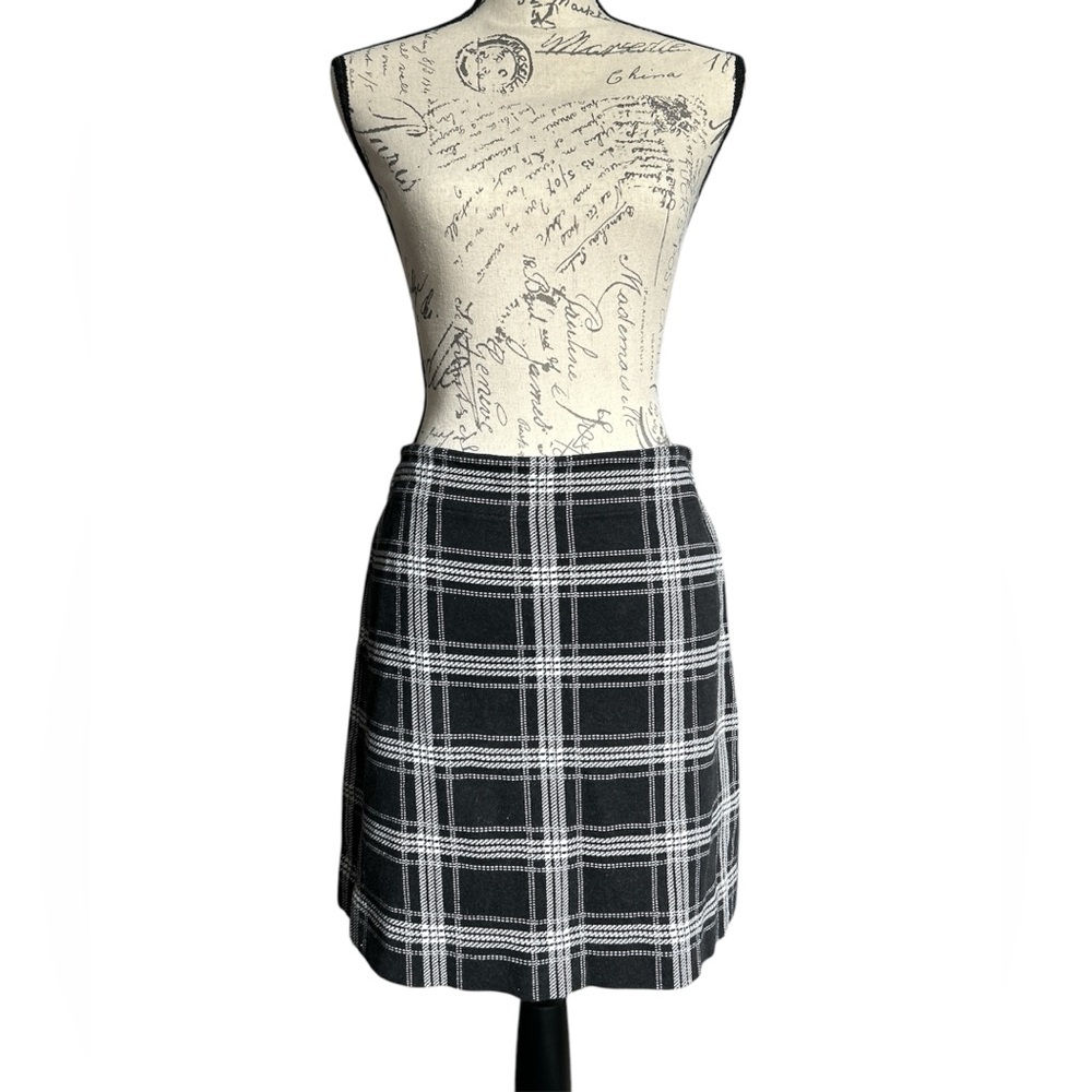 Classic Black and White Plaid Skirt